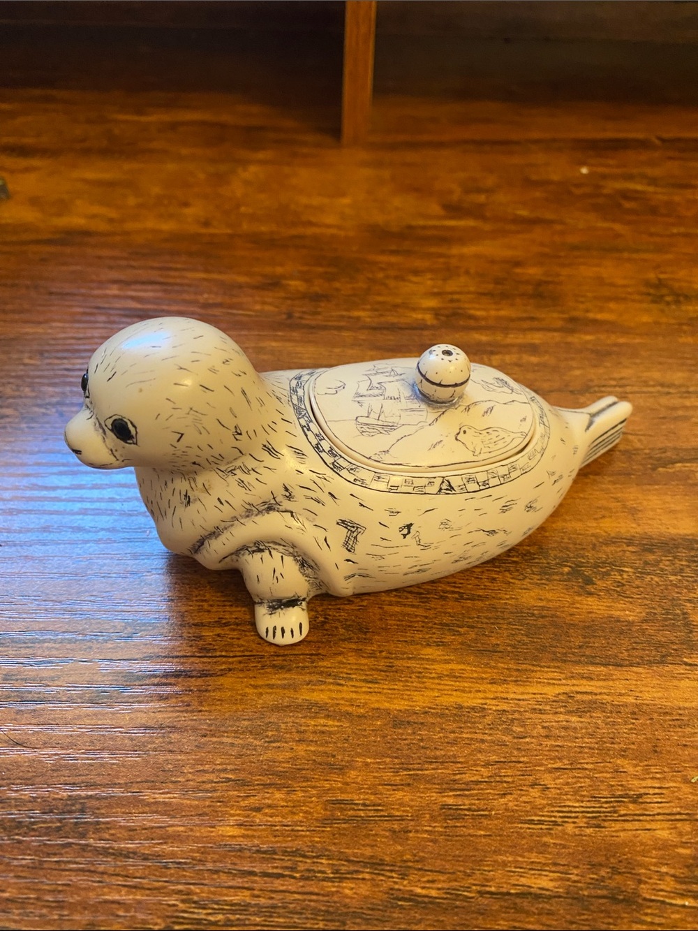 Vintage Comoy’s of London. Seal trinket box.